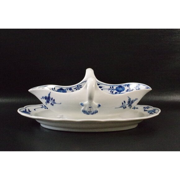 Vintage Meissen "Blue Onion" Gravy Boat Blue Crossed Swords Made in Germany - Picture 1 of 4